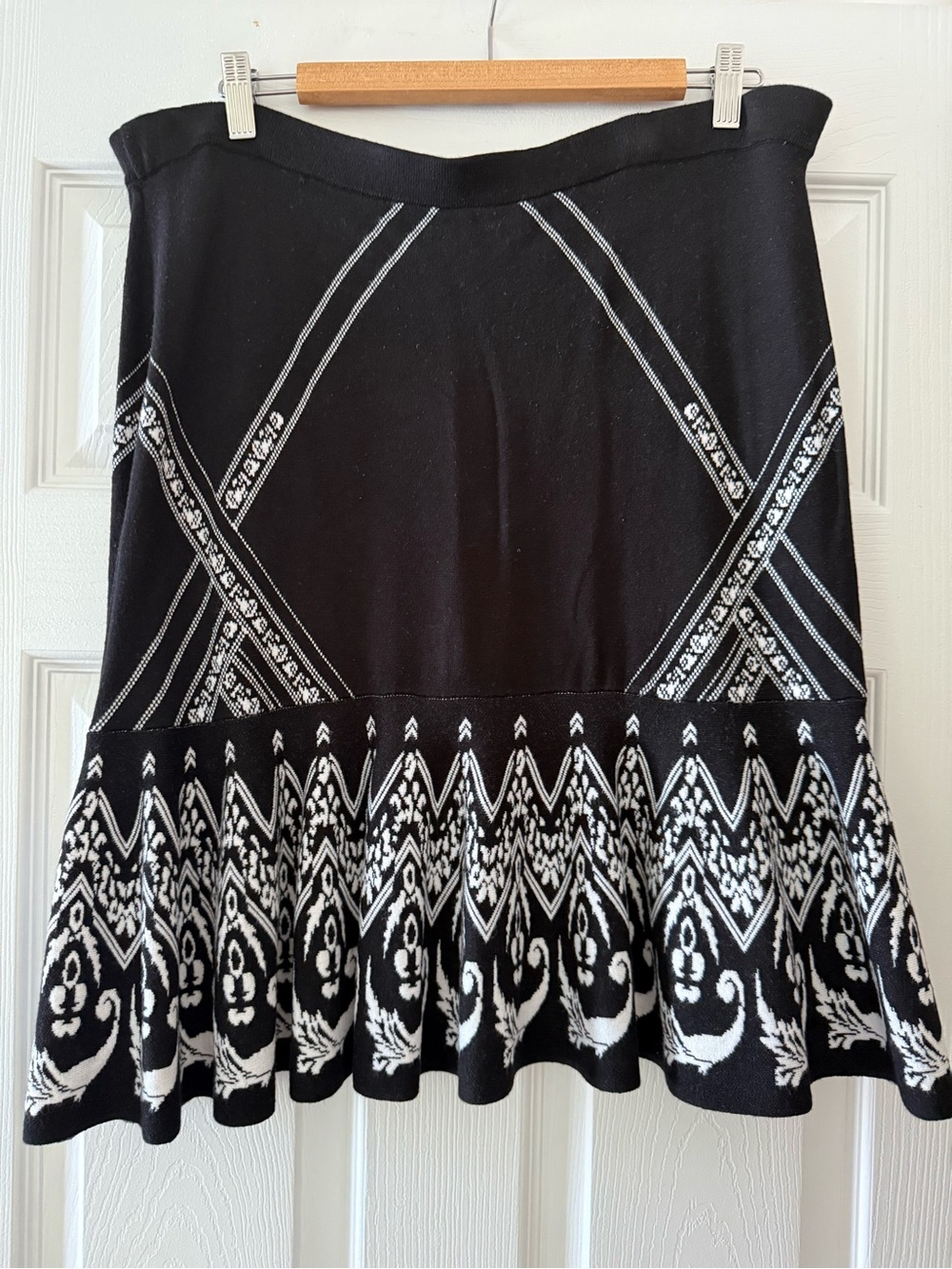 Carmen Marc Valvo Black and White Patterned Flared Skirt